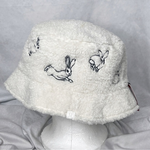 LULULEMON New Year Bucket Hat Reversible Hat Rabbit Bunny Fleece Size‎ M/L - Picture 8 of 16